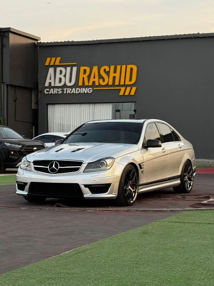 Подержанный Mercedes-Benz C-Class AMG 63 AMG III (W204), 6.2 л, 2009 в Аджмане от Abu Rashid Cars  Серый цвет. Американская | AUTO.AE