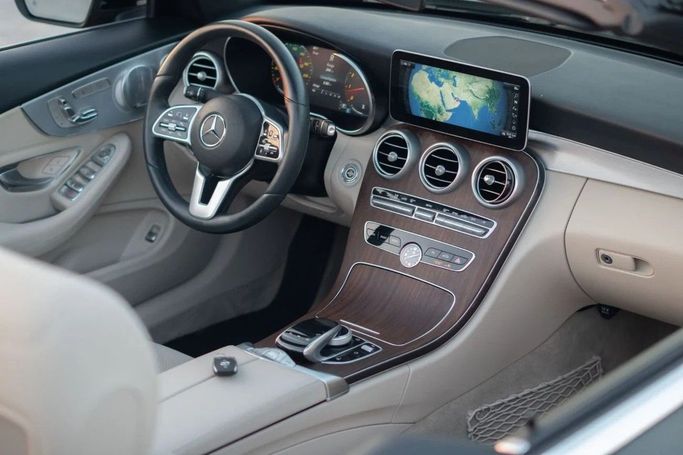 Подержанный Mercedes-Benz C-Class 300 IV (W205) Рестайлинг, 2.0 л, 2019 в Аджмане от AMG Cars Черный цвет. Американская | AUTO.AE