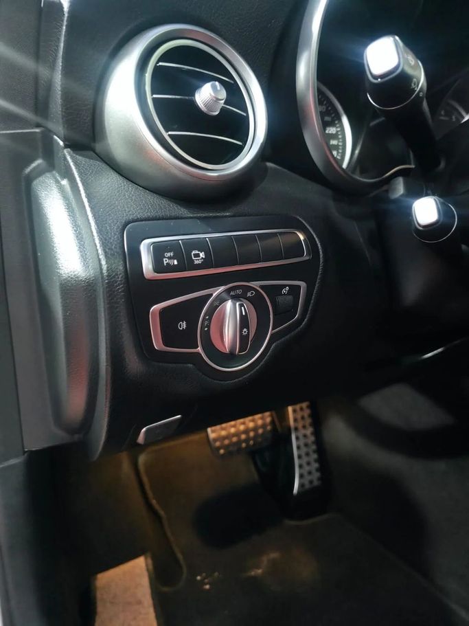 Подержанный Mercedes-Benz C-Class 200 IV (W205) Рестайлинг, 2.0 л, 2018 в Аджмане от Abu Rashid Cars  Белый цвет.  | AUTO.AE