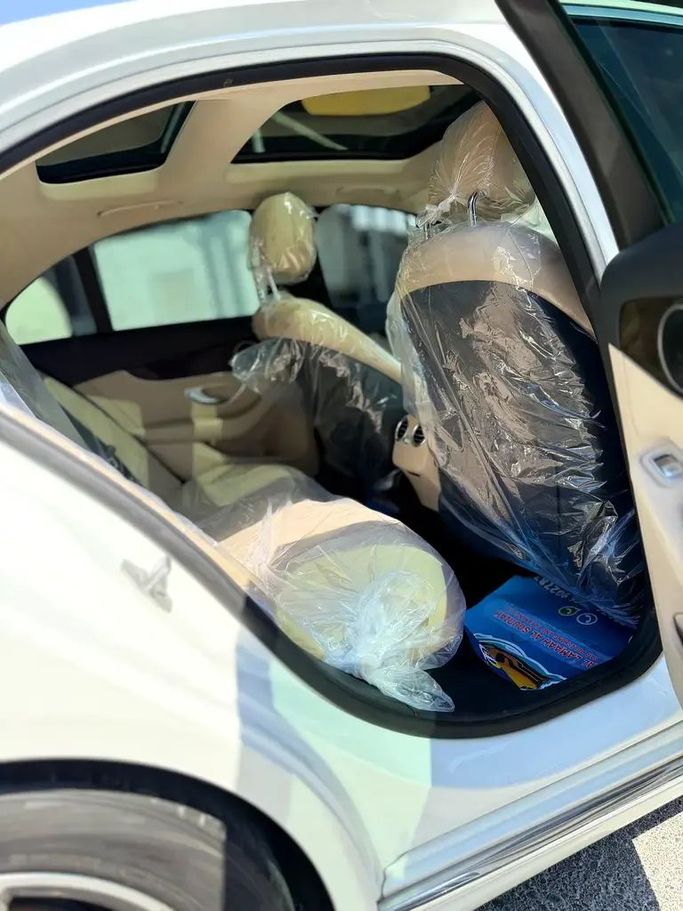 Подержанный Mercedes-Benz C-Class 300 IV (W205), 2.0 л, 2016 в Аджмане от Al Hilal Motors Белый цвет. Американская | AUTO.AE