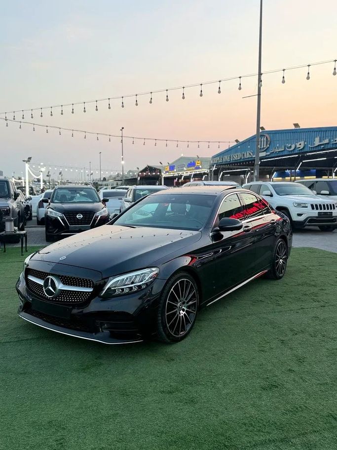 مستعملة Mercedes-Benz C-Class 200 عملية شد الوجه IV (W205), 2.0 l, 2019 في في عجمان من TOP 1 MOTORS، اللون أسود. مواصفات الخليج | AUTO.AE