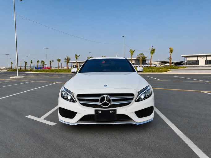 Подержанный Mercedes-Benz C-Class 200 IV (W205), 2.0 л, 2016 в ОАЭ, Аджман от SR MOTORS Белый цвет. Японская | AUTO.AE | Объявление #275687