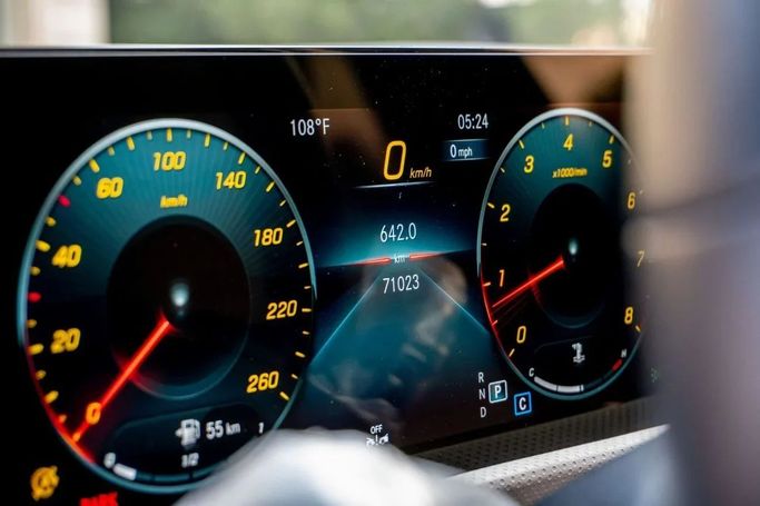 Подержанный Mercedes-Benz CLA 250 II (C118, X118), 2.0 л, 2023 в Аджмане от AMG Cars Красный цвет. Американская | AUTO.AE