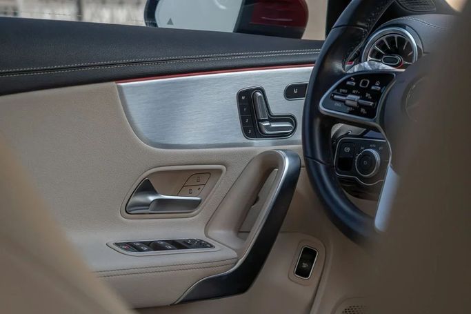 Подержанный Mercedes-Benz CLA 250 II (C118, X118), 2.0 л, 2023 в Аджмане от AMG Cars Красный цвет. Американская | AUTO.AE