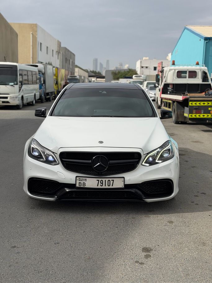 مستعملة Mercedes-Benz E-Class AMG 63 AMG IV (W212، S212), 6.2 l, 2011 في في عجمان، اللون أبيض. المواصفات اليابانية | AUTO.AE | إعلان #272466
