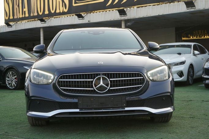 Подержанный Mercedes-Benz E-Class 250 V (W213, S213, C238) Рестайлинг, 2.0 л, 2022 в Аджмане от Syria Motors Синий цвет. Корейская | AUTO.AE