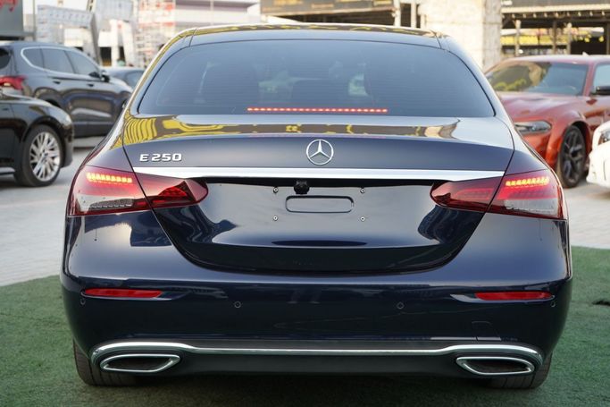 Подержанный Mercedes-Benz E-Class 250 V (W213, S213, C238) Рестайлинг, 2.0 л, 2022 в Аджмане от Syria Motors Синий цвет. Корейская | AUTO.AE