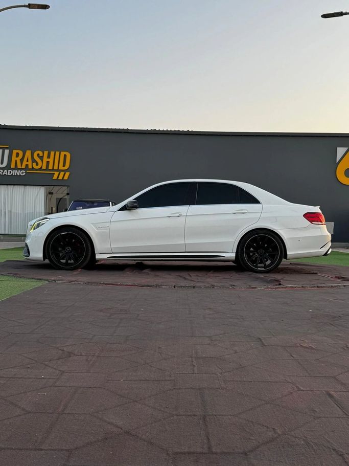 Used Mercedes-Benz E-Class 300 IV (W212, S212, C207) Facelift, 3.5 l, 2014 in Ajman by Abu Rashid Cars , White color. GCC Specs | AUTO.AE