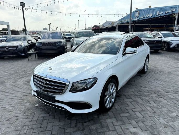 مستعملة Mercedes-Benz E-Class 300 V (W213، S213، C238), 2.0 l, 2018 في في عجمان من TOP 1 MOTORS، اللون أبيض. المواصفات الكورية | AUTO.AE