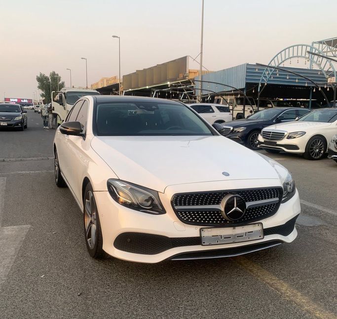 Подержанный Mercedes-Benz E-Class 300 V (W213, S213, C238), 2.0 л, 2017 в Аджмане от AL FAYHA CARS Белый цвет. Корейская | AUTO.AE | Объявление #236702