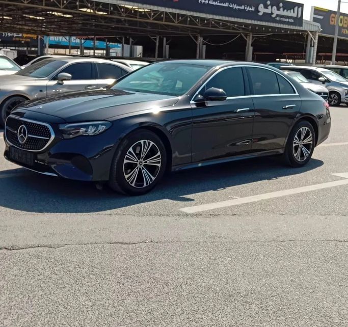 مستعملة Mercedes-Benz E-Class 200 السادس (W214، S214), 2.0 l, 2024 في في عجمان من DAR AL SAFWA USED CARS، اللون أسود. المواصفات الكورية | AUTO.AE
