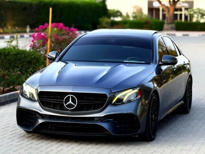 مستعملة Mercedes-Benz E-Class 300 V (W213، S213، C238), 2.0 l, 2017 في في عجمان من AL NASHAMA MOTORS، اللون أسود. المواصفات الأمريكية | AUTO.AE