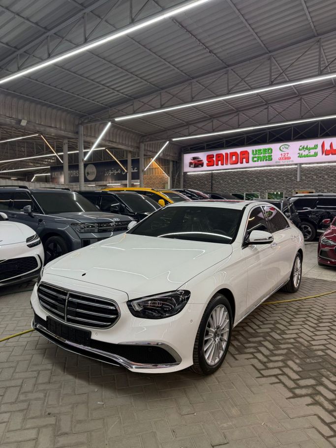 مستعملة Mercedes-Benz E-Class 250 V (W213, S213, S213, C238) فيس ليفت, 2.0 l, 2021 في في عجمان من ABDULLA HUSSAIN HAMWI، اللون أبيض. مواصفات الخليج | AUTO.AE