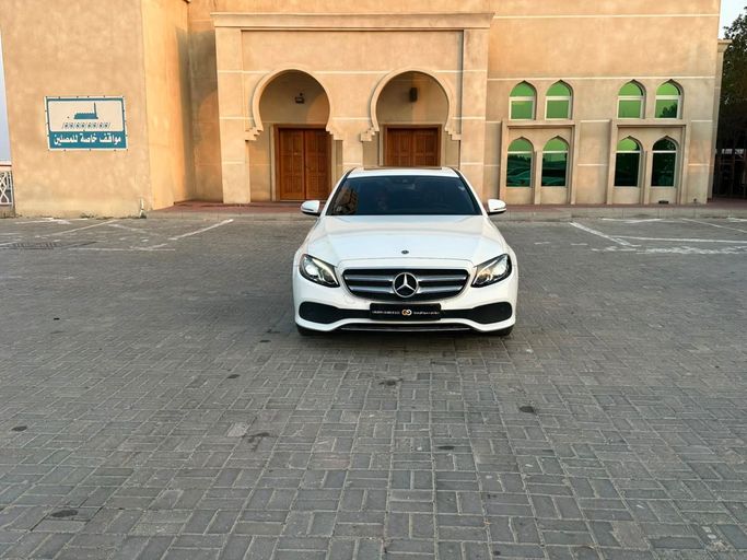 مستعملة Mercedes-Benz E-Class 300 V (W213، S213، C238), 2.0 l, 2019 في في عجمان، اللون أبيض. المواصفات الكورية | AUTO.AE | إعلان #272018