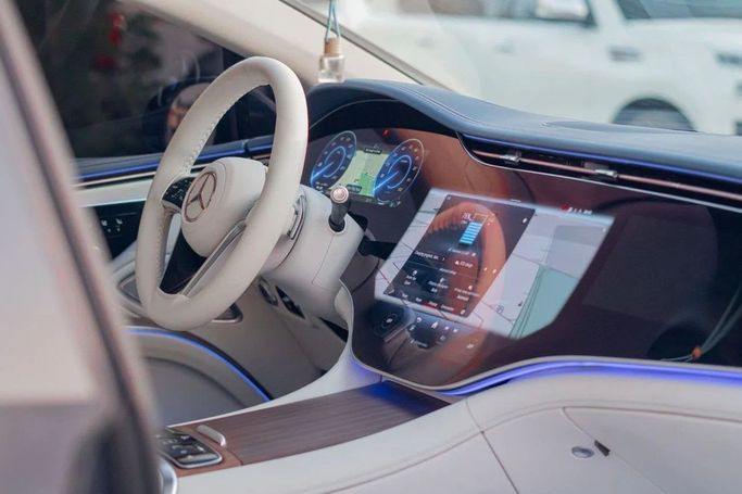 Подержанный Mercedes-Benz EQS 450+, 2023 в Аджмане от AMG Cars Синий цвет. GCC | AUTO.AE