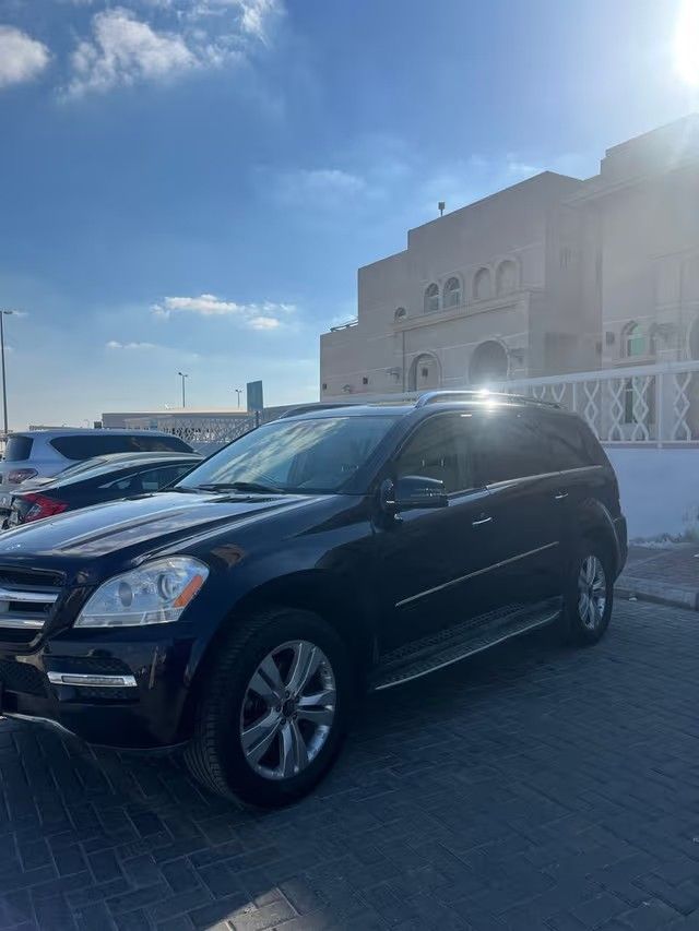 Подержанный Mercedes-Benz GL-Class 450 I (X164) Рестайлинг, 4.7 л, 2012 в Аджмане от AL SAFEER MOTORS Черный цвет. Американская | AUTO.AE