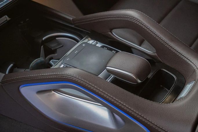 Подержанный Mercedes-Benz GLE 350 II (V167), 2.0 л, 2020 в Аджмане от AMG Cars Синий цвет. Американская | AUTO.AE