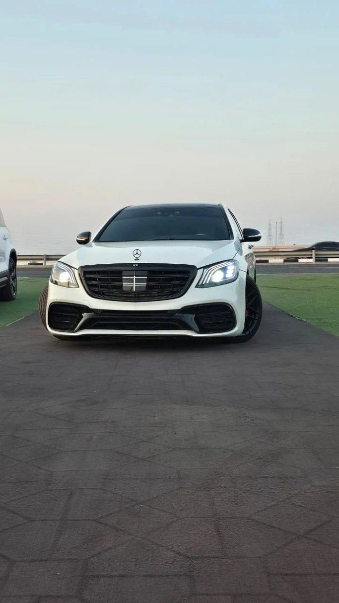 Подержанный Mercedes-Benz S-Class 550 VI (W222, C217), 4.7 л, 2015 в Аджмане от Abu Rashid Cars  Белый цвет. Американская | AUTO.AE
