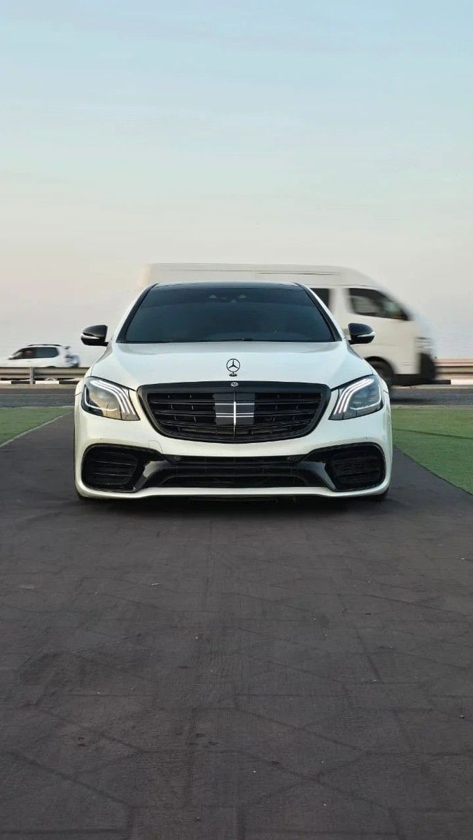 Подержанный Mercedes-Benz S-Class 550 VI (W222, C217), 4.7 л, 2015 в Аджмане от Abu Rashid Cars  Белый цвет. Американская | AUTO.AE