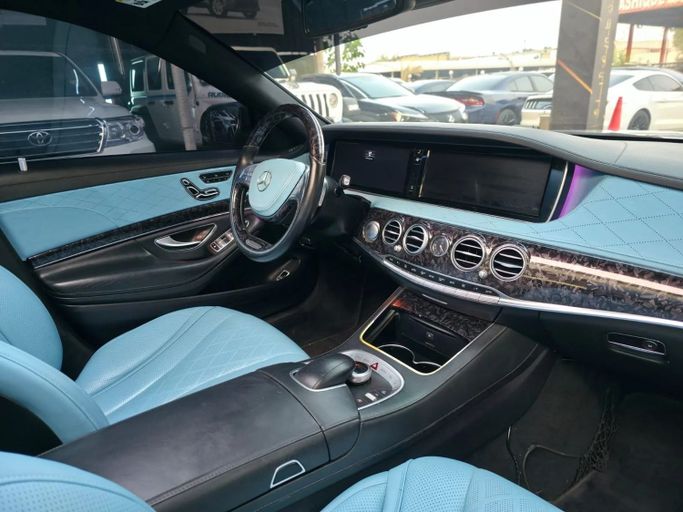 Подержанный Mercedes-Benz S-Class 550 VI (W222, C217), 4.7 л, 2014 в Аджмане от Abu Rashid Cars  Серебристый цвет. Американская | AUTO.AE