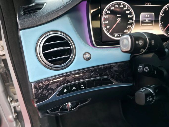 Подержанный Mercedes-Benz S-Class 550 VI (W222, C217), 4.7 л, 2014 в Аджмане от Abu Rashid Cars  Серебристый цвет. Американская | AUTO.AE