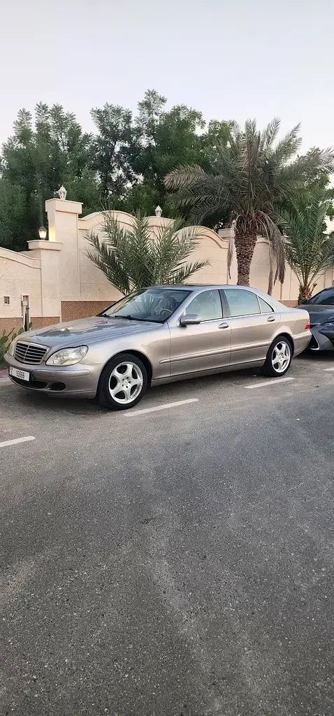 جديدة ⁦Mercedes-Benz S-Class 350 Long عملية فيس ليفت IV (W220)، 3.7 l، 2005⁩ في في الإمارات, عجمان من SANA AL SHEHEZIN MOTORS، اللون ذهبي. مواصفات الخليج | AUTO.AE | إعلان #251169