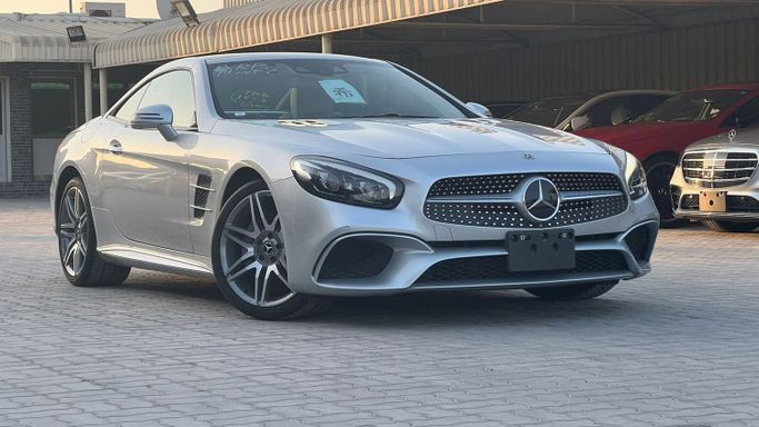 مستعملة Mercedes-Benz SL-Class 500/550 عملية فيس ليفت السادسة (R231), 4.7 l, 2018 في في عجمان، اللون فضي. المواصفات اليابانية | AUTO.AE | إعلان #256902
