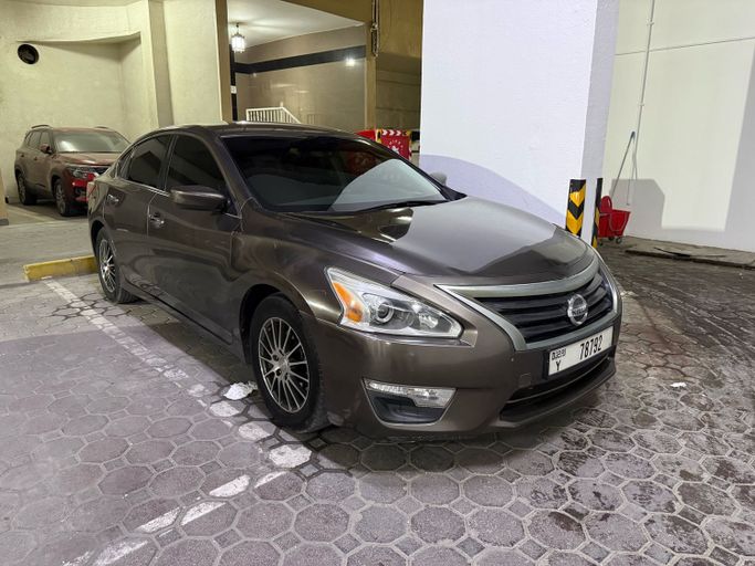 Used Nissan Altima V (L33), 2.5 l, 2013 in Ajman, Brown color. American Specs | AUTO.AE