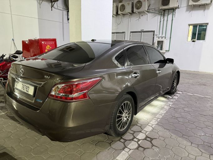 Used Nissan Altima V (L33), 2.5 l, 2013 in Ajman, Brown color. American Specs | AUTO.AE