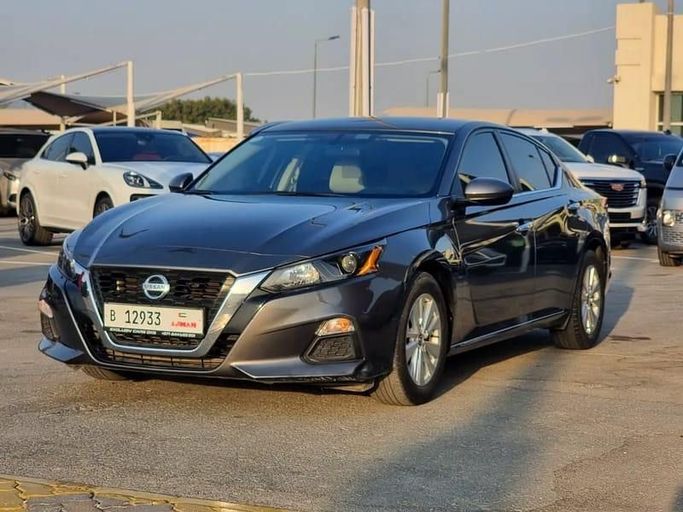 Used Nissan Altima VI (L34), 2.0 l, 2022 in Ajman, Silver color. GCC Specs | AUTO.AE