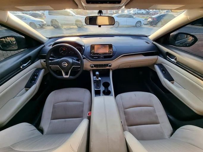 Used Nissan Altima VI (L34), 2.0 l, 2022 in Ajman, Silver color. GCC Specs | AUTO.AE