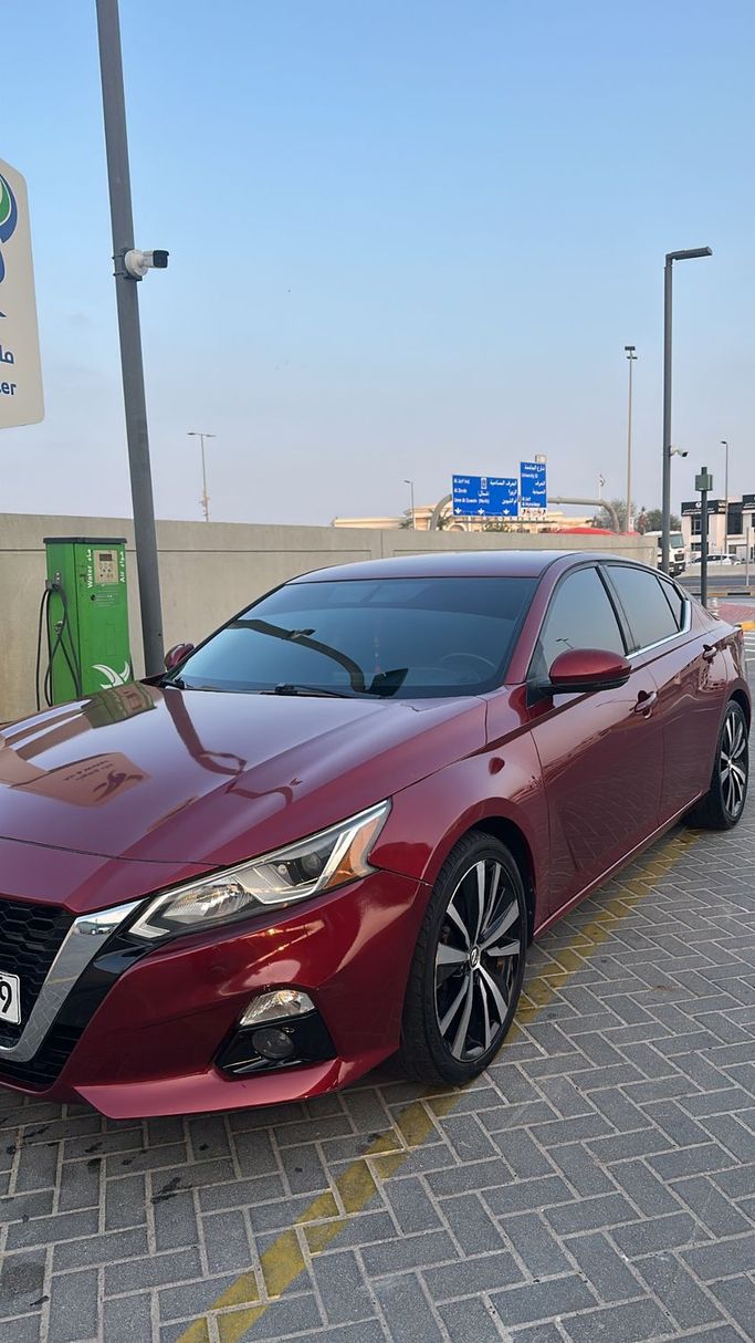 Used Nissan Altima VI (L34), 2.5 l, 2019 in Ajman, Red color. GCC Specs | AUTO.AE