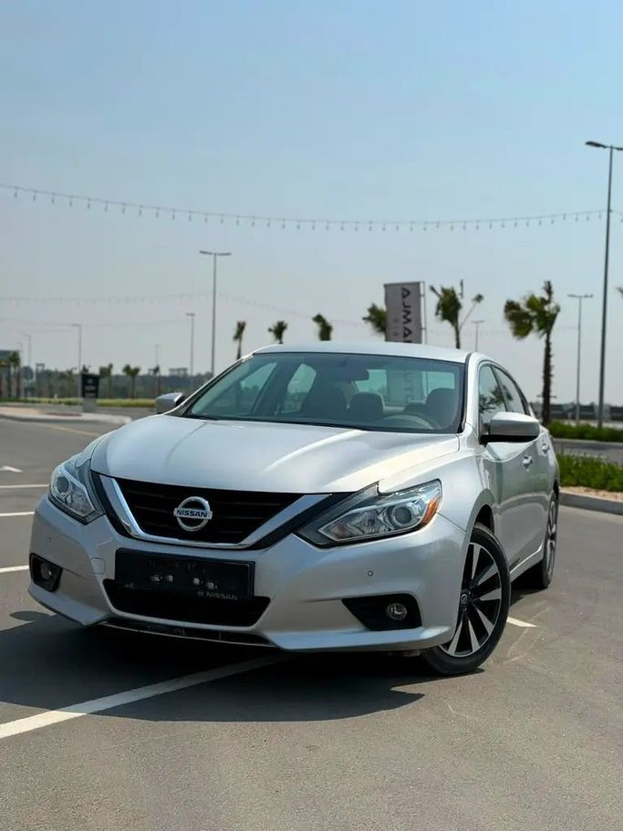 مستعملة Nissan Altima عملية فيس ليفت V (L33), 2.5 l, 2018 في في عجمان من EBARIZ AUTO، اللون فضي. مواصفات الخليج | AUTO.AE | إعلان #271225