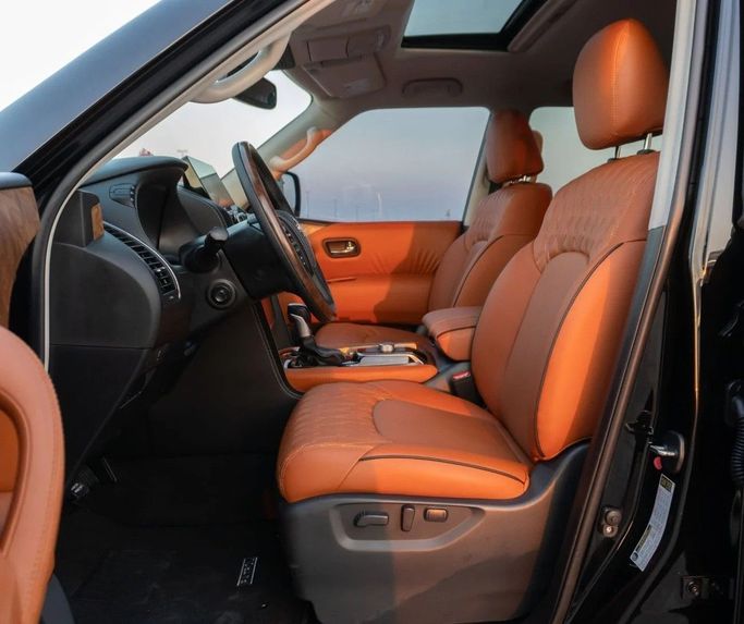 Подержанный Nissan Armada II Рестайлинг, 5.6 л, 2021 в Аджмане от AMG Cars Черный цвет. Американская | AUTO.AE