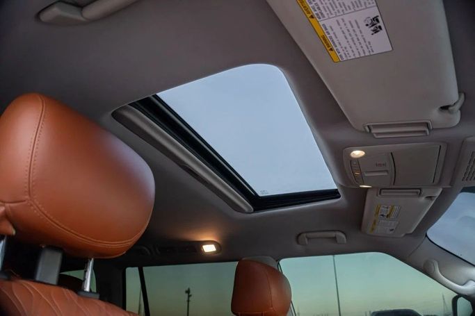 Подержанный Nissan Armada II Рестайлинг, 5.6 л, 2020 в Аджмане от AMG Cars Белый цвет. Американская | AUTO.AE