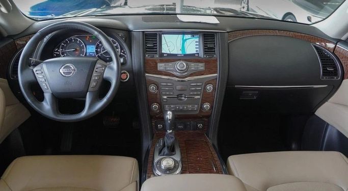 Подержанный Nissan Armada II, 5.6 л, 2018 в Аджмане от AMG Cars Коричневый цвет. Американская | AUTO.AE