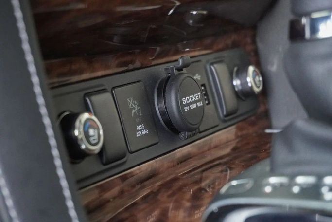 Подержанный Nissan Armada II, 5.6 л, 2018 в Аджмане от AMG Cars Коричневый цвет. Американская | AUTO.AE