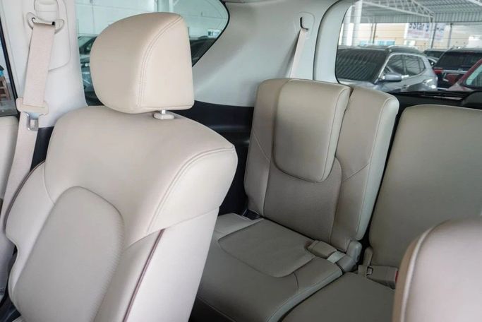 Подержанный Nissan Armada II, 5.6 л, 2018 в Аджмане от AMG Cars Коричневый цвет. Американская | AUTO.AE