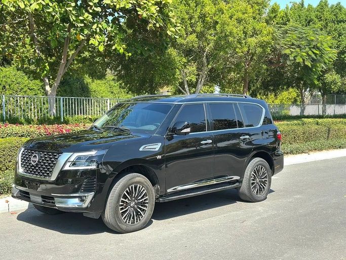 Подержанный Nissan Armada II Рестайлинг, 5.6 л, 2022 в Аджмане от SHEIKH MORAD USED CARS Черный цвет. GCC | AUTO.AE