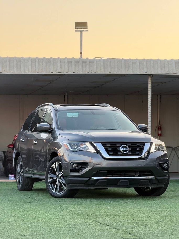 Подержанный Nissan Pathfinder IV Рестайлинг, 3.5 л, 2019 в Аджмане от Syria Motors Серый цвет. Американская | AUTO.AE