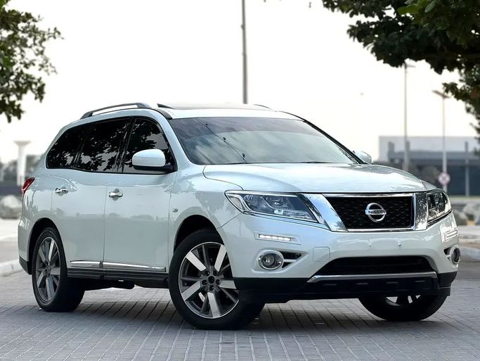 مستعملة Nissan Pathfinder شد الوجه IV, 3.5 l, 2017 في في عجمان من AL KHOBARA USED CARS TRD، اللون أبيض. مواصفات الخليج | AUTO.AE