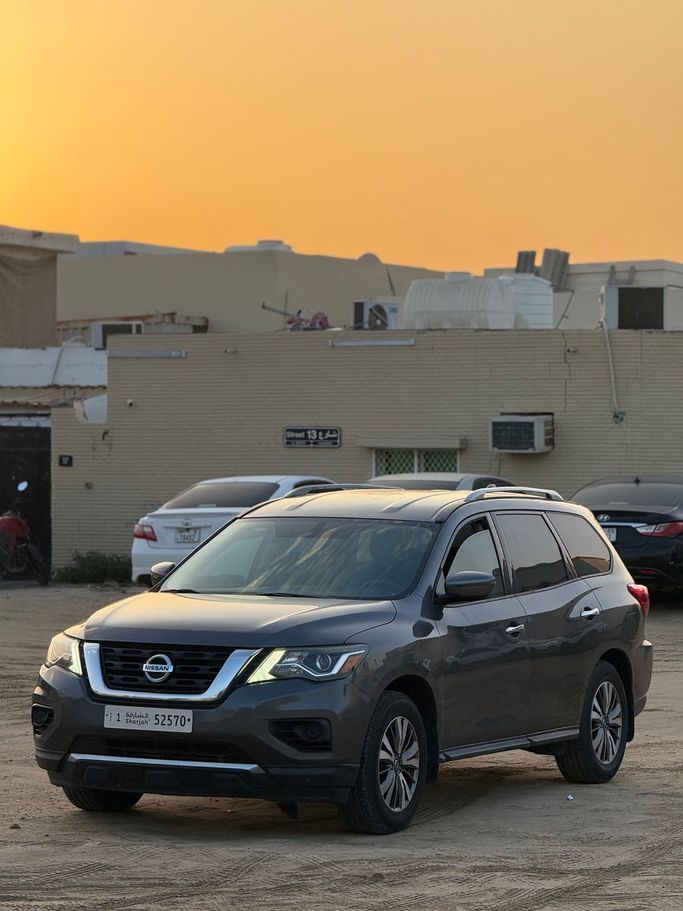 Used Nissan Pathfinder IV Facelift, 2.5 l, 2019 in Ajman by DIRECT AUTO, Grey color. American Specs | AUTO.AE