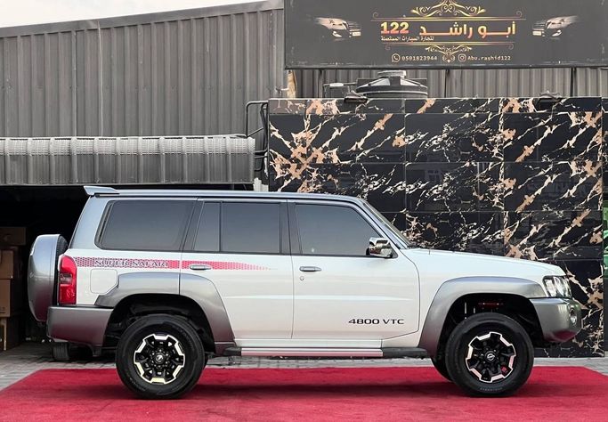 Подержанный Nissan Patrol V (Y61) Рестайлинг, 4.8 л, 2021 в Аджмане от Abu Rashid Cars  Белый цвет. GCC | AUTO.AE