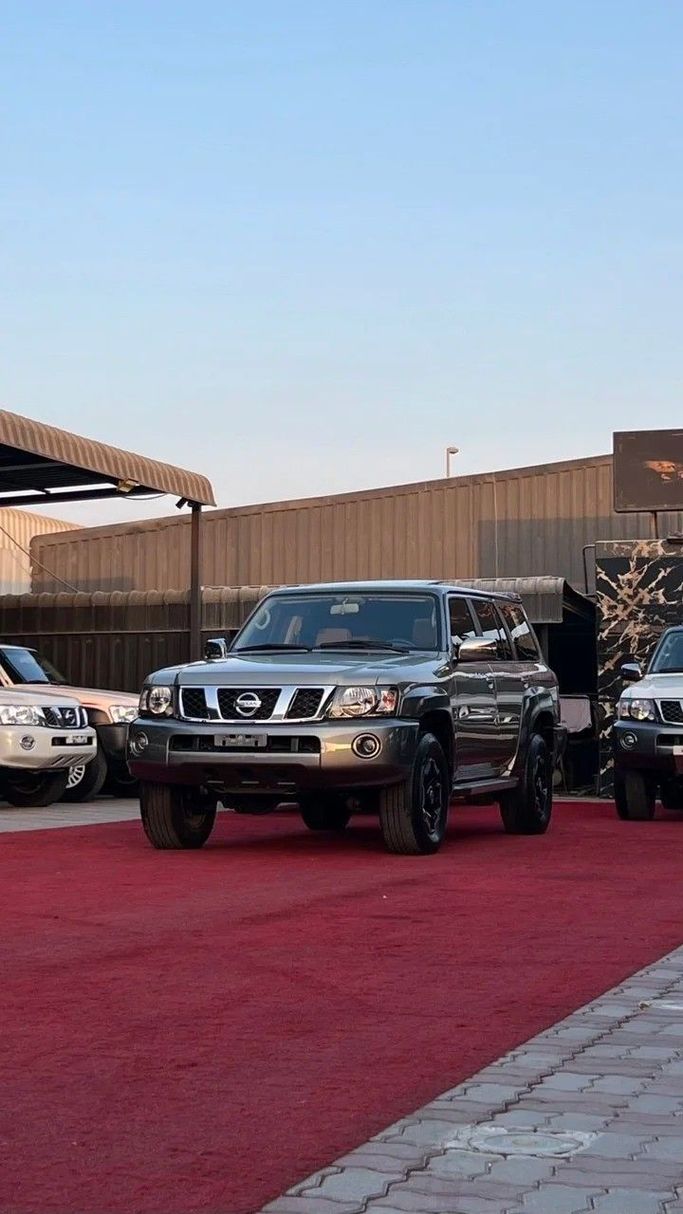 Used Nissan Patrol V (Y61) Facelift, 4.8 l, 2019 in Ajman by Abu Rashid Cars , Golden color. GCC Specs | AUTO.AE