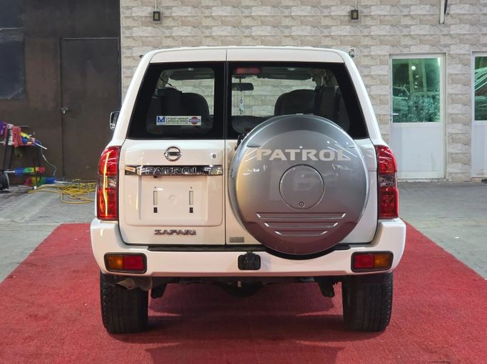 Used Nissan Patrol V (Y61) Facelift, 4.8 l, 2019 in Ajman by Abu Rashid Cars , White color. GCC Specs | AUTO.AE