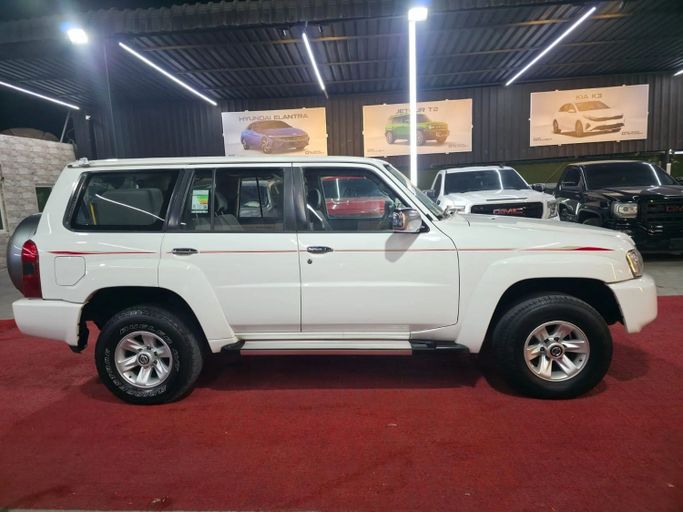 Used Nissan Patrol V (Y61) Facelift, 4.8 l, 2019 in Ajman by Abu Rashid Cars , White color. GCC Specs | AUTO.AE