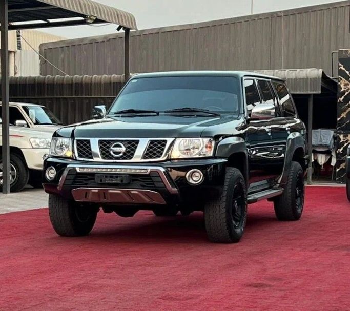 Used Nissan Patrol V (Y61) Facelift, 4.8 l, 2019 in Ajman by Abu Rashid Cars , Black color. GCC Specs | AUTO.AE