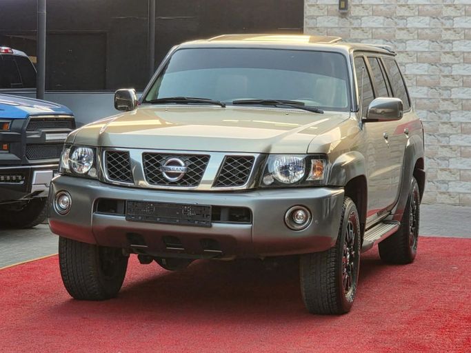 Подержанный Nissan Patrol V (Y61) Рестайлинг, 4.8 л, 2017 в Аджмане от Abu Rashid Cars  Золотистый цвет. GCC | AUTO.AE
