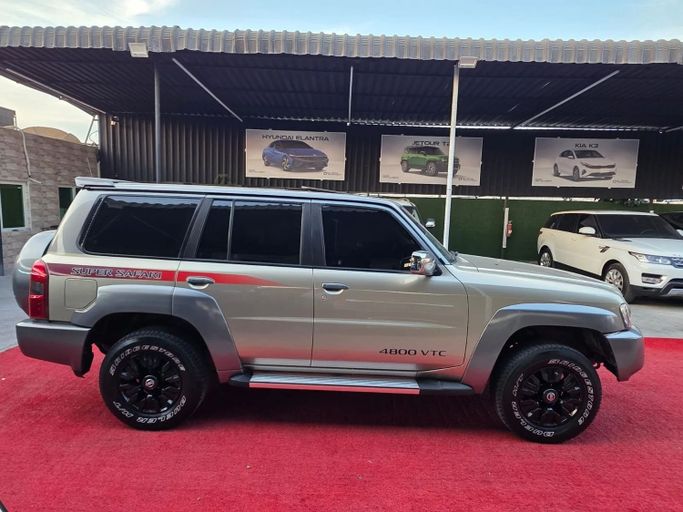 Подержанный Nissan Patrol V (Y61) Рестайлинг, 4.8 л, 2017 в Аджмане от Abu Rashid Cars  Золотистый цвет. GCC | AUTO.AE