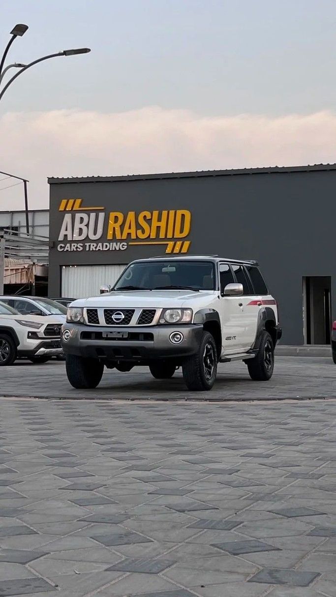 Подержанный Nissan Patrol V (Y61) Рестайлинг, 4.8 л, 2018 в Аджмане от Abu Rashid Cars  Белый цвет. GCC | AUTO.AE